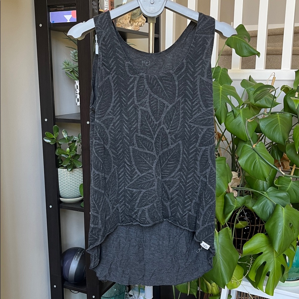 Tentree 🌿 Gray Sleeveless Patterned Top